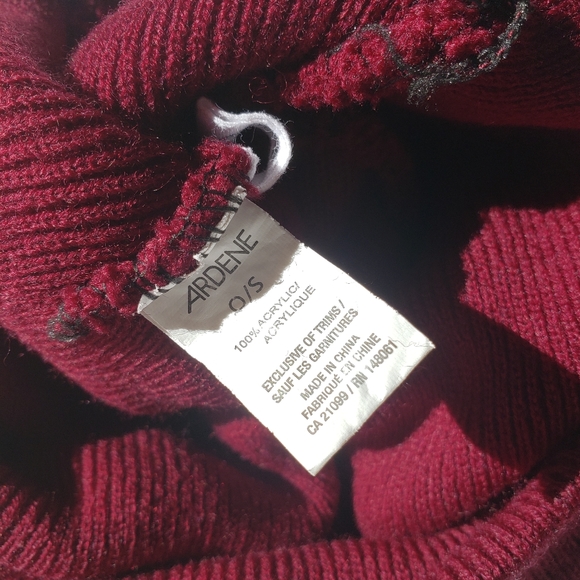Free with purchase! Casual Maroon Ardene Toque - Picture 4 of 4